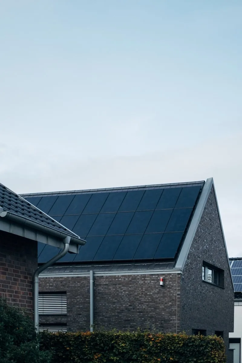 Photovoltaikanlage auf einem Hausdach in Lübeck